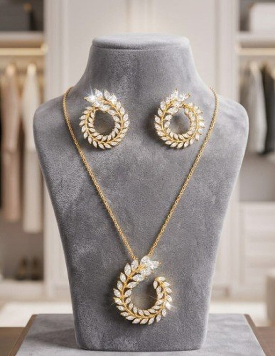 Crystal Laurel Wreath Pendant Set - Image 2
