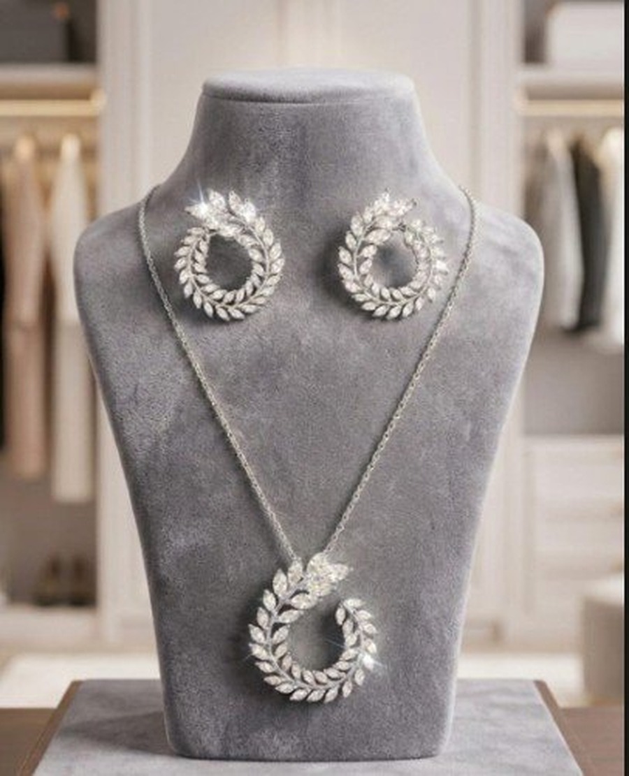 Crystal Laurel Wreath Pendant Set - Image 3