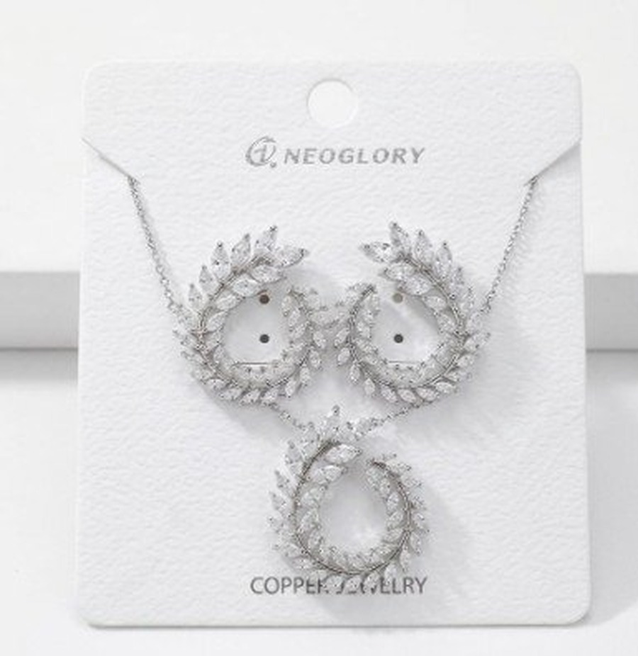 Crystal Laurel Wreath Pendant Set - Image 4